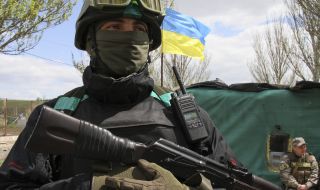 Ключовият мост в Херсонска област е „силно повреден“ от украински обстрел