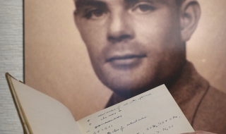 Тетрадка на Алън Тюринг продадена за над 1 милион долара