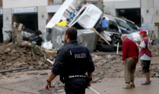 Потопът в Европа отне живота на най-малко 117 души