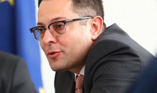 Александър Пулев: В момента ББР работи като заложна къща на „Продължаваме промяната“