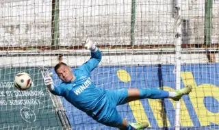 Левски, ЦСКА и Лудогорец следят вратаря на Локомотив Пловдив