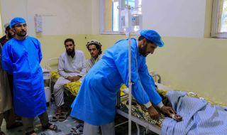 Поне 1000 загинали при мощното земетресение в Афганистан