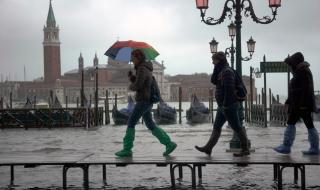 Масова евакуация във Венеция заради бомба