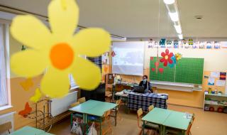 Унгарските училища остават затворени