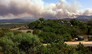 Остров Сардиния е обхванат от горски пожари