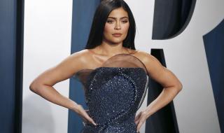 Кайли Дженър отново наду устните си (СНИМКИ)