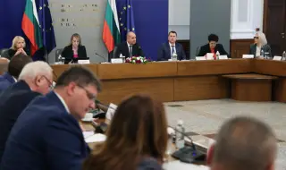 Радев поиска от областните управители бързи реакции и инвестиции