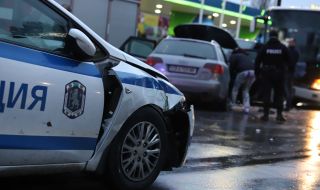 Приятелката на момчето, помело куп коли в София: Наложи му се да кара