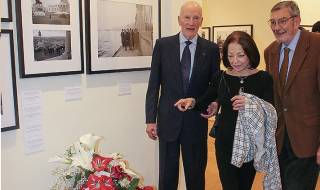 Цар Симеон на изложба на Иво Хаджимишев