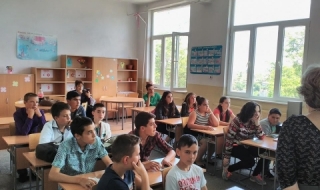 Учителите ще вземат поне 12 лева за допълнителен час