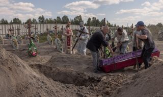 Пореден масов гроб в Украйна: Над 440 тела са открити край Изюм?