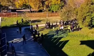 Приятелска среща между фенове на Спартак Пловдив и Славия прерасна в ожесточен сблъсък след мача (ВИДЕО)