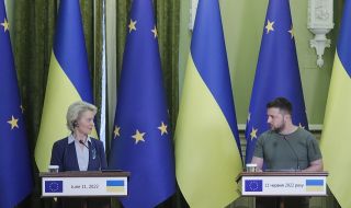 Фон дер Лайен посети Киев и поздрави Украйна за военните ѝ успехи 