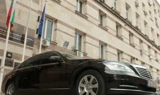Орязаха екстрите на лимузини за министерство