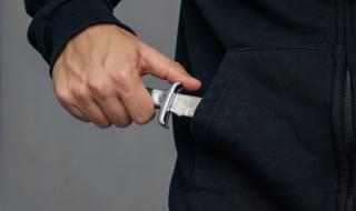 Задържаха мъж, размахвал нож в пощенски клон в Кърджали