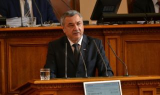 Валери Симеонов посреща в Народното събрание държавния секретар на Унгария и знакови лица на българската общност там