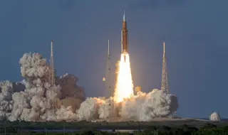 NASA sends humans to the Moon 