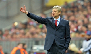 Арсен Венгер остава в Арсенал