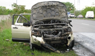 Джип изгоря като факла в Бургас