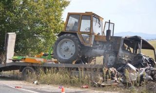 Взрив след катастрофа уби двама
