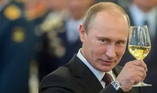 Посолството на Русия в София поздрави Путин за ЧРД със снимка с кучето, подарено от Бойко Борисов СНИМКИ