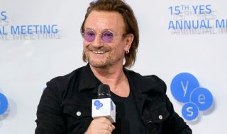 U2: Боно е свободен да прави солова кариера