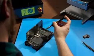 Apple добави новия iPhone към програмата за самостоятелни поправки