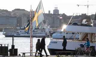 Why are cash payments being brought back in Sweden 