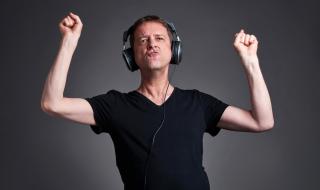 Нещо странно се случва с музикалния ни вкус, след като минем 30-те