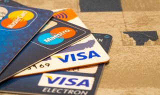 Visa и Mastercard вдигат таксите