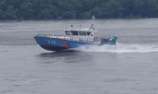 70-годишен капитан падна зад борда в Дунав край Русе, издирват го с катер