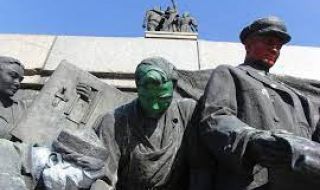 Шаренкова и Заимов спориха за Паметника на съветската армия