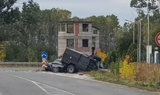 Военен джип удари две коли край Пловдив след повреда