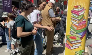  „Спаси София“ отново връща книгите на площад „Славейков“ в Деня на народните будители