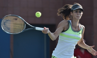 Пиронкова започна с победа в Москва