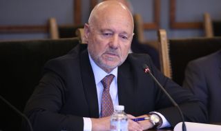 Тагарев иска НС да одобри купуването на "Страйкър“-ите преди местните избори, Гаджев му отговори