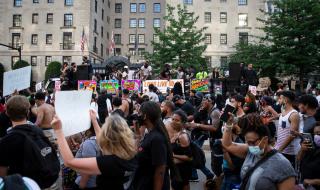 Хиляди протестираха във Вашингтон срещу полицейското насилие