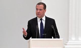 Медведев: Русия има право да се защитава с всякакви оръжия, включително ядрени