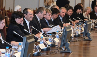 Орешарски пред посланиците: Фокусираме се върху икономическото развитие