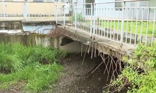 В един от новите и презастроени квартали на София пропадна стар мост и затрудни движението