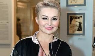 Отвлечена от извънземни певица: COVID-19 идва от Космоса