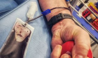 Търсят кръводарители за момчето, ударено от волтова дъга в Бургас