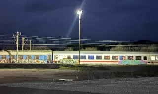 Товарен влак аварира край гара Тъжа