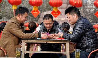 Китай засилва контрола над тютюнопушенето на обществени места