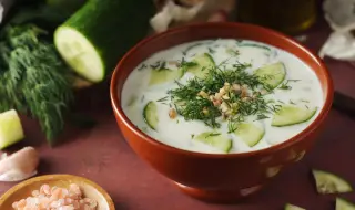Рецепта на деня: Лятна млечна супа със зелении