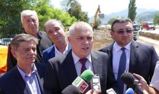 Радев: Правителство работи упорито за намаляване на жертвите по пътя