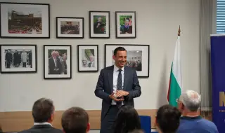 Васил Терзиев в АУБ: Няма спасител. Всеки от нас е отговорен за обществото, което изграждаме