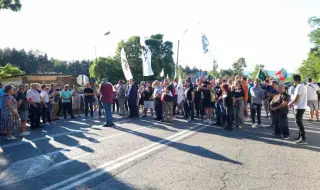 Бързия протестира срещу камионите през Петрохан, варненски села поискаха вода