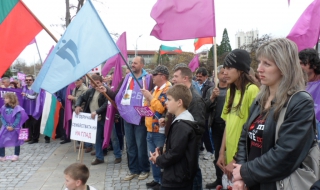 Металурзите блокираха центъра на Кърджали