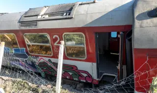 Катастрофа между влак и камион в Чехия: Един човек е загинал и десет са ранени